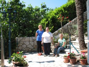 21. Mai 2016 - Unsere drei "Hausperlen" Jelica, Marica und Rosanda kümmern sich in der Villa Inge, Mošćenička Draga, um das Wohl der Gäste!