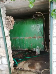 May 15, 2017 - The heating oil tanks of Villa Inge in Mošćenička Draga were in desolate condition. We could not and did not want to justify refueling them with heating oil again. So we abruptly decided to renew them at short notice!