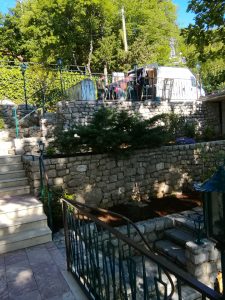 May 16, 2017 - Villa Inge in Mošćenička Draga gets the new heating oil tanks delivered. Unfortunately, not made of plastic as ordered, but of metal. So the story finds its continuation after the season!