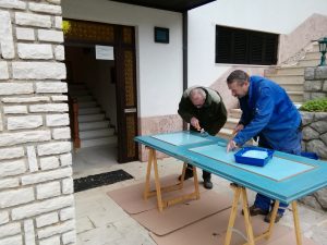 30. Januar 2018 - In der Villa Inge müssen nach mehr als 40 Jahren die Innentüren und Türstöcke lackiert werden. Leider sind das insgesamt 40 Türen. In Mošćenička Draga sind die Bürgersteige hochgeklappt!