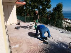 October 14, 2017 - The cracks on the terrace of Villa Inge, sealed with Akepox, now need to be polished up again. In Mošćenička Draga are now open only a few localities!