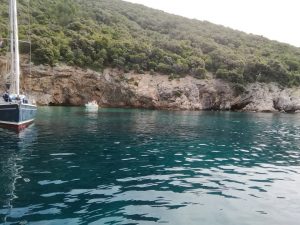 10. September 2018 - Weitere Gäste engagierten mich als Bootsskipper. Ziel war diesmal die blaue Grotte, die sich in der Žanje-Bucht, unterhalb der Ortschaft Lubenice auf der Insel Cres befindet! Wenn nicht zu viel Arbeit in der Villa Inge, Mošćenička Draga ansteht, machen wir das gerne!