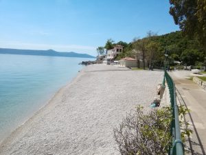 24. Mai 2019 - Der Mai ist nun fast vorbei, jedoch der sonnige aber menschenleere Strand Sv. Ivan lässt in Mošćenička Draga keine gute Saison erwarten. Ein fast menschenleeres "Paradies" und wir sind mittendrin. Auch die Villa Inge hat in diesem Jahr etwa 30 % weniger Buchungen!