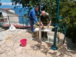 12. ‎Juni ‎2020 - Auch die Teppichstangen der Villa Inge aus Messing werden jedes Jahr poliert. In Mošćenička Draga sind immer noch so gut wie keine Gäste zu finden!