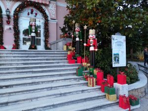 13. Dezember 2020 - Die Villa Angiolina (Museum) und der ganze Park Angiolina ist jetzt wunderschön und sehr, sehr aufwendig weihnachtlich geschmückt. Den Gästen der Villa Inge empfehlen wir den Park zu besuchen, da der Park nur ca. 13 Kilometer von Mošćenička Draga entfernt ist!