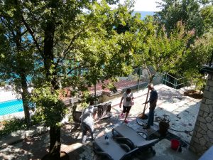 09 August 2022 - The sunbeds of Villa-Inge must undergo a thorough cleaning today. Even if no one in Mošćenička Draga can hear "Corona" anymore, hygiene and disinfection remain important!