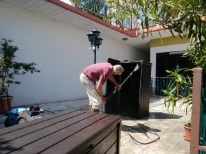 26. Mai 2023 - Preparatory work is coming to an end, and last we devote ourselves to cleaning the garden furniture in Villa-Inge, Mošćenička Draga. Every chair, table and lounger we thoroughly clean to prepare them for cozy hours outdoors. A comfort of Villa-Inge!
