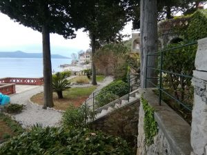 29. April 2023 - From Villa-Inge in Mošćenička Draga we enjoy the view, a picture with the island of Cres and the majestic Villa Rubin. The beauty of the landscape takes your breath away, a place of peace and relaxation!