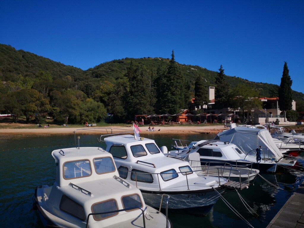 Limski zaljev turistička je atrakcija i nalazi se na zapadnoj obali Istre, između Rovinja i Poreča