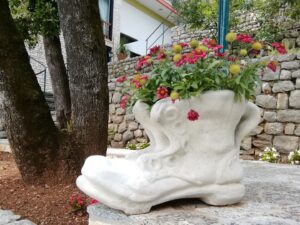 July 24, 2023 - The recent purchase of the oversized planter shoe at Villa Inge, Mošćenička Draga, is proving to be a remarkable feast for the eyes, elegantly enhancing the garden area!
