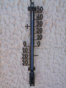 10. August 2025 - Hohe Temperaturen in Mošćenička Draga: Das Thermostat im Schatten an der Villa Inge zeigt heute knapp 40 Grad an!